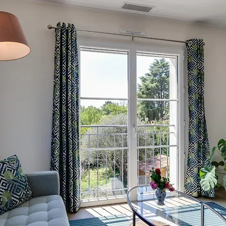 Luxurious And Spacious Apartment In The Heart Of The Cote D'Azur Roquefort-les-Pins Exterior photo