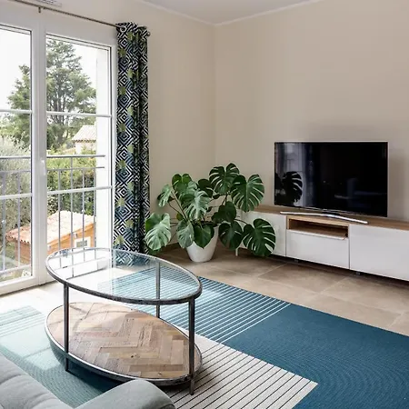 Luxurious And Spacious Apartment In The Heart Of The Cote D'Azur Roquefort-les-Pins Exterior photo