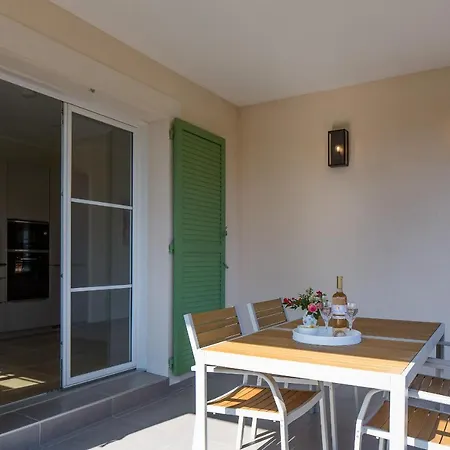 Luxurious And Spacious Apartment In The Heart Of The Cote D'Azur Roquefort-les-Pins Exterior photo