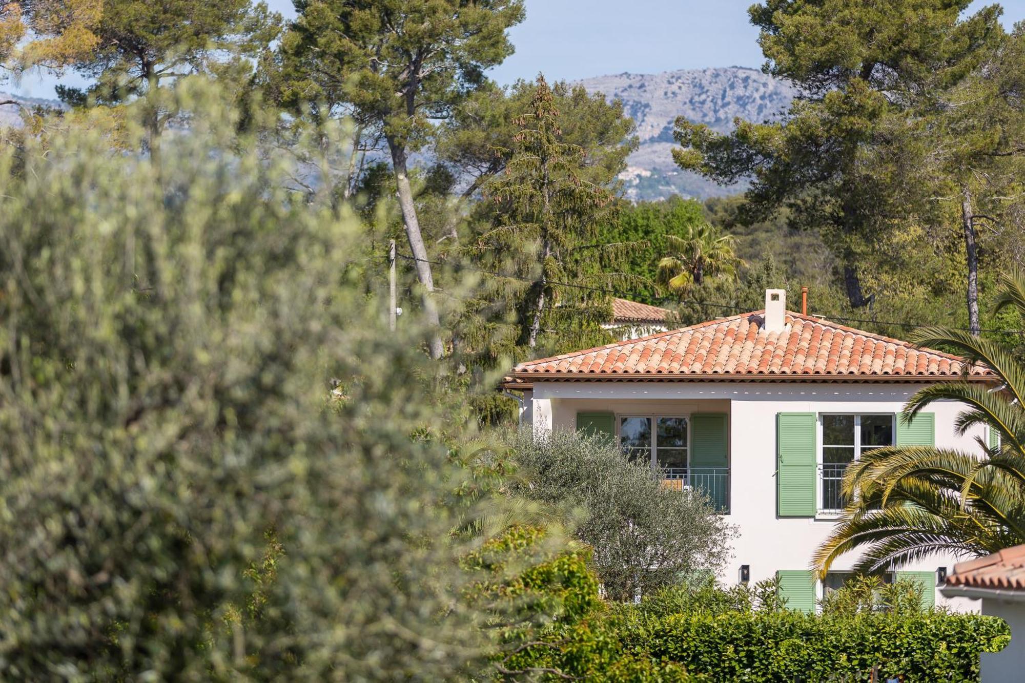 Luxurious And Spacious In The Heart Of The Cote D'azur Roquefort-les-Pins